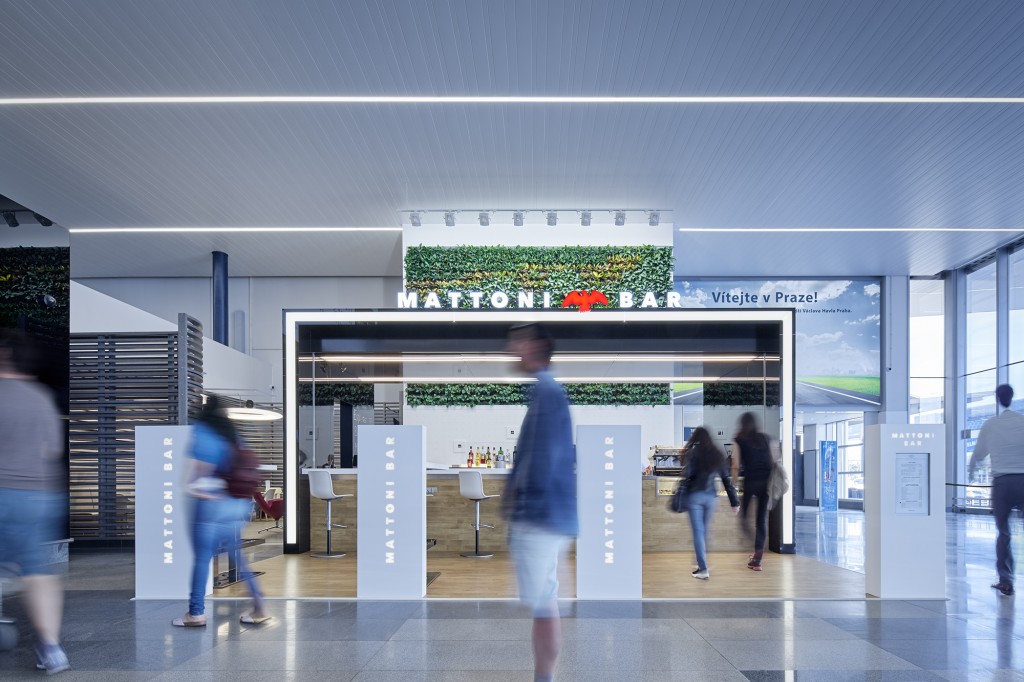 mattoni_bar_celni_pohled_lidi1