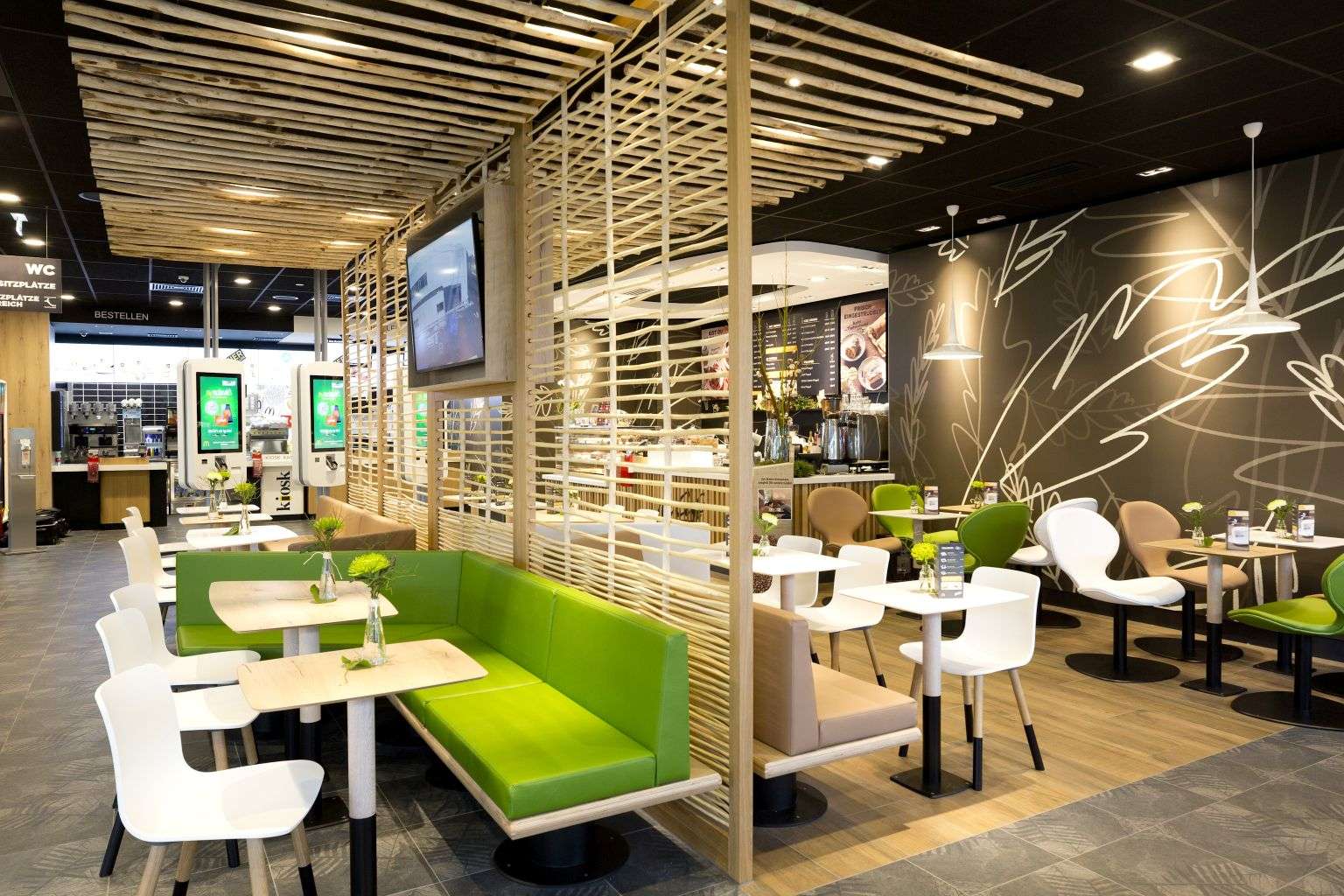 Lustenau, 19.11.2016 McDonalds, neu, Architektur, Gebaeude, Eroeffnung