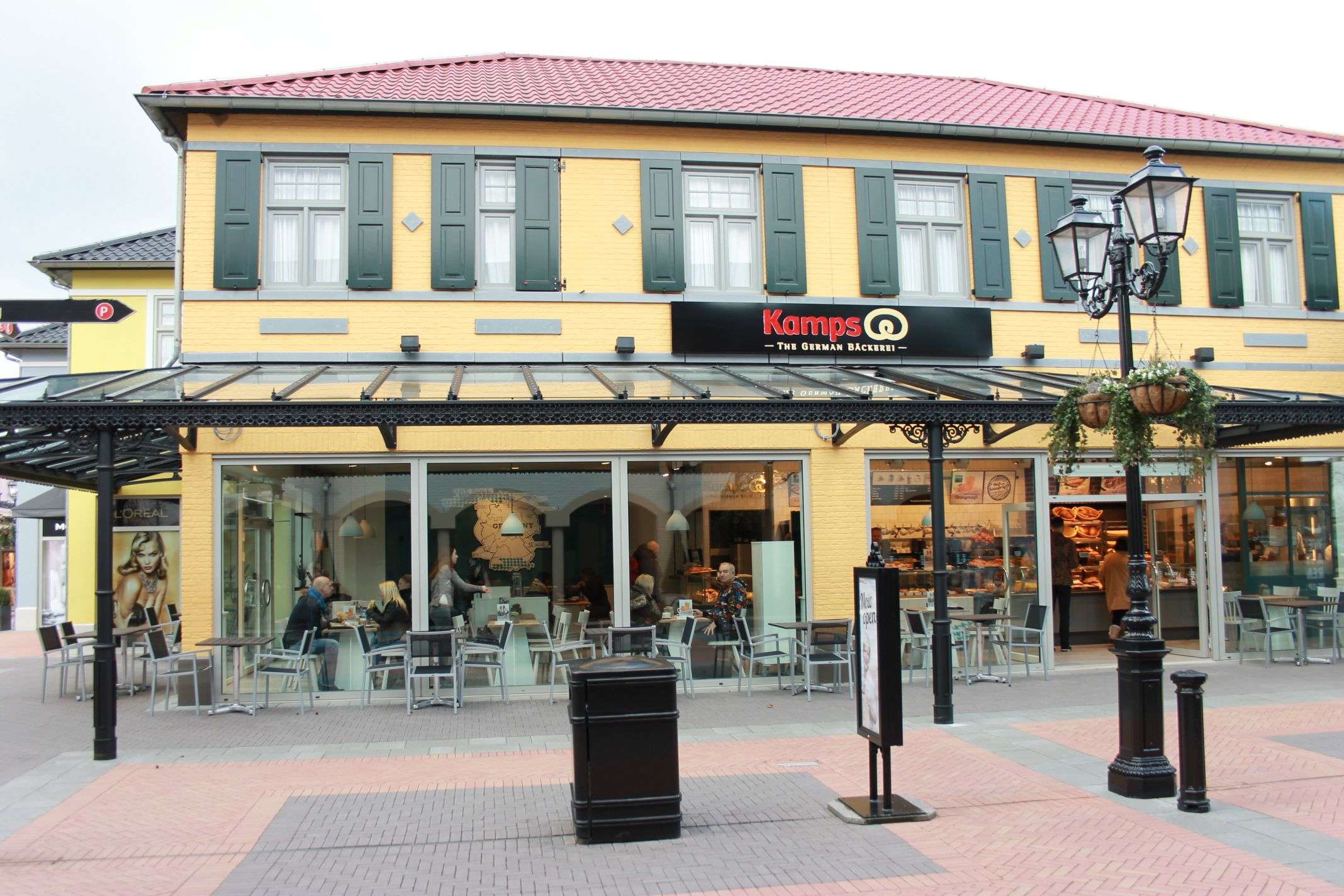 Der neue Standort von Kamps im McArthur Glen Designer Outlet in Roermond, Niederlande / Weiterer Text über ots und www.presseportal.de/nr/111791 / Die Verwendung dieses Bildes ist für redaktionelle Zwecke honorarfrei. Veröffentlichung bitte unter Quellenangabe: "obs/Kamps GmbH"