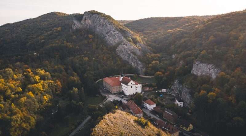 Svatý Jan pod Skalou